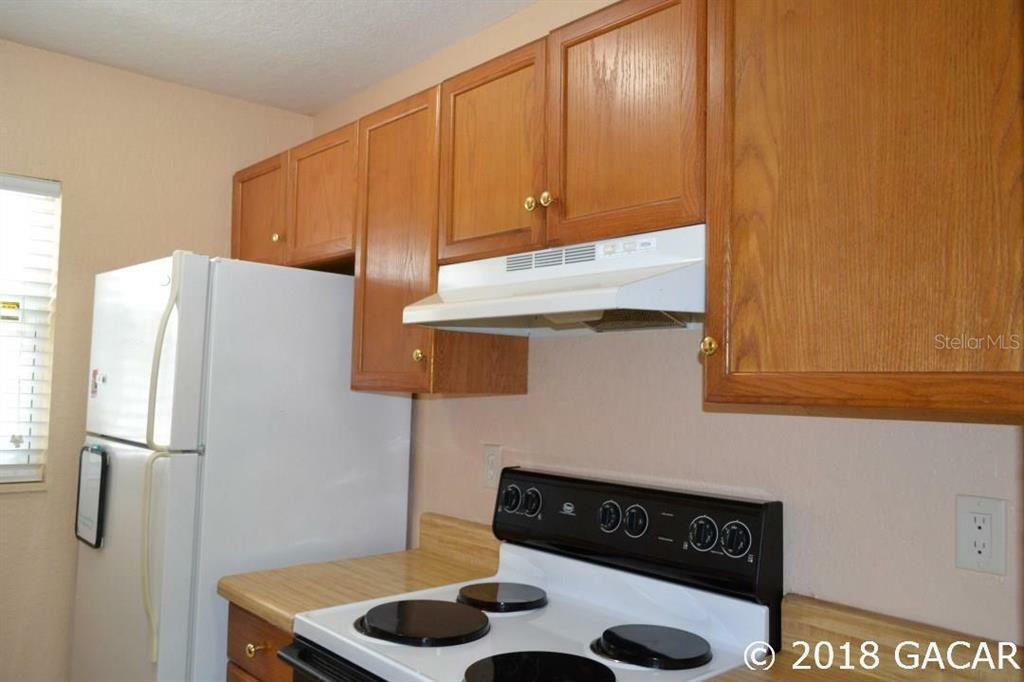 Property Photo:  3935 SW 26th Terrace  FL 32608 