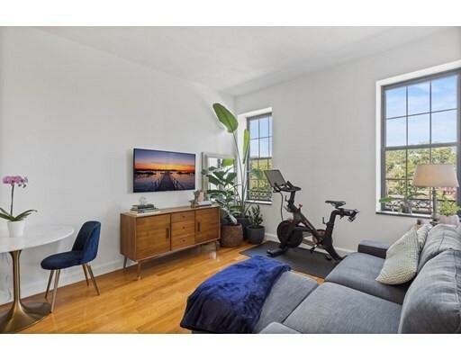 Property Photo:  10 John Eliot Sq 3D  MA 02119 