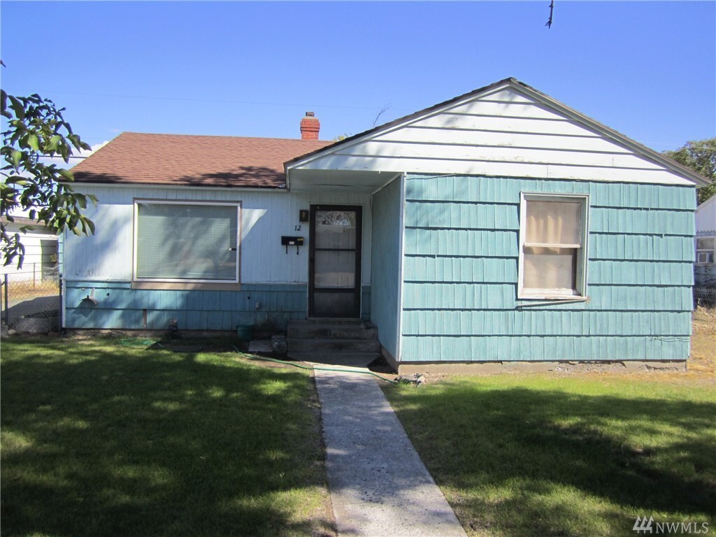 Property Photo: 12 NE H St WA 98823
