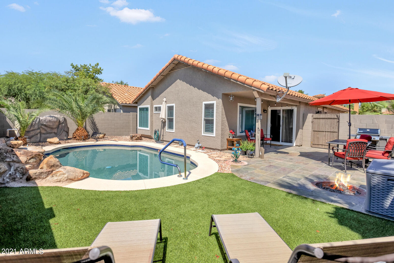 Property Photo: 2911 E Muirwood Drive AZ 85048