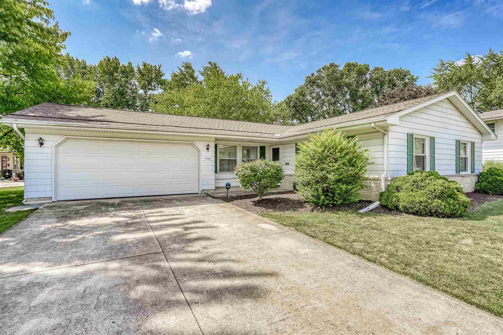 Property Photo: 1705 Chochtimar Trail IN 46808