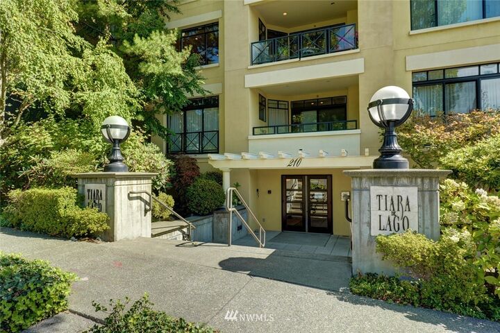Property Photo: 210 Market Street 301 WA 98033