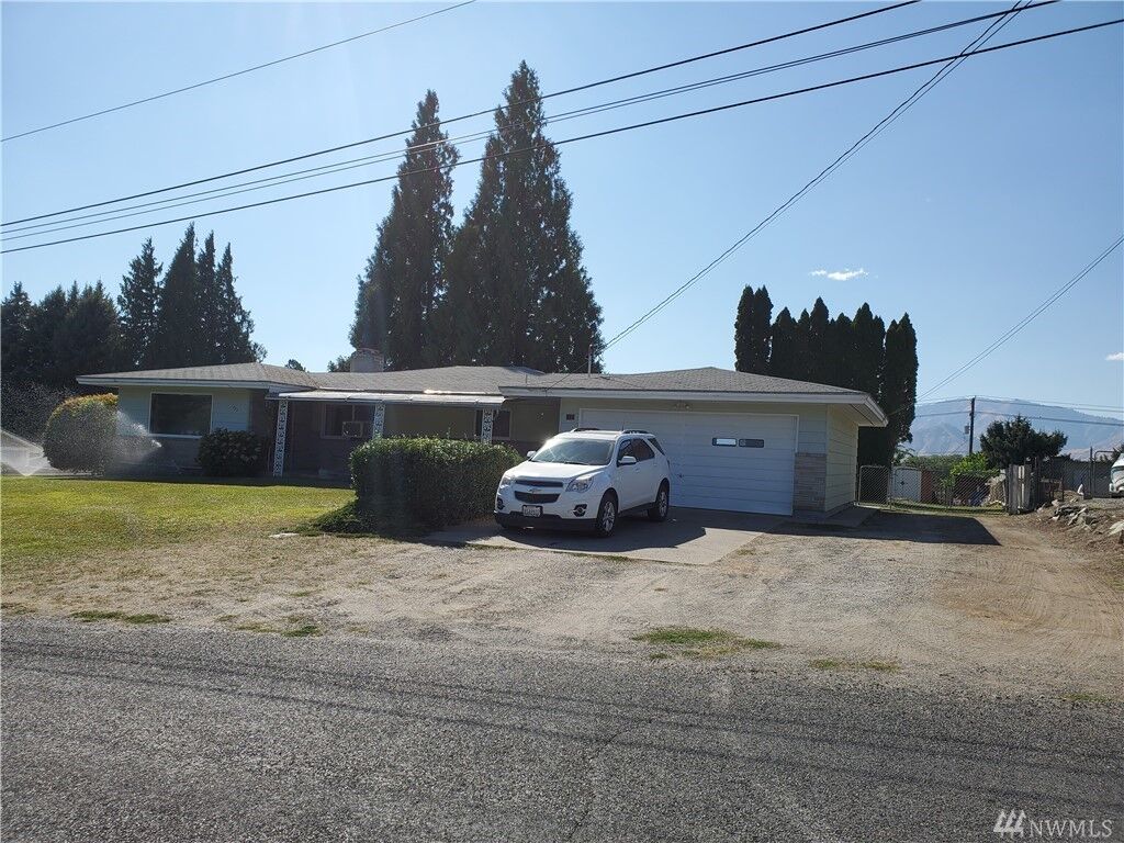 Property Photo: 772 N Keller Ave WA 98802