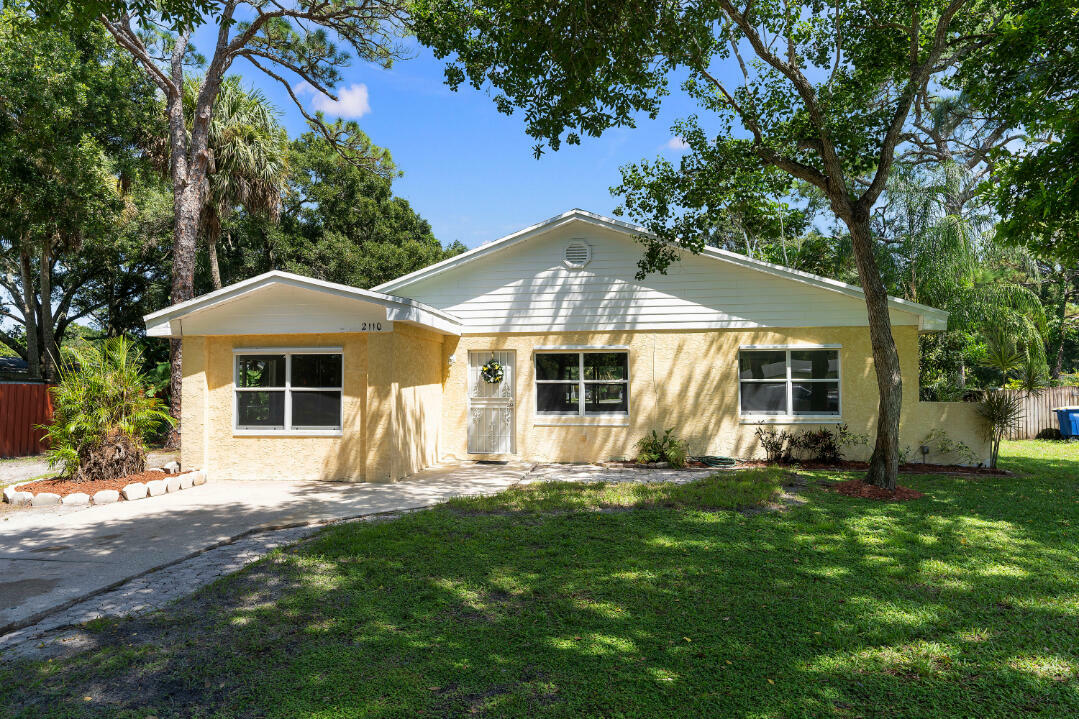 Property Photo:  2110 S 31st Street  FL 34947 