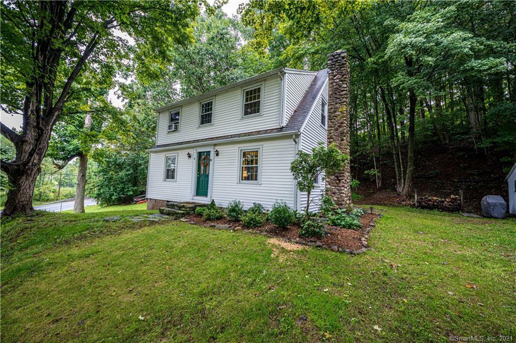 Property Photo:  4 Quonnipaug Hill Road  CT 06437 