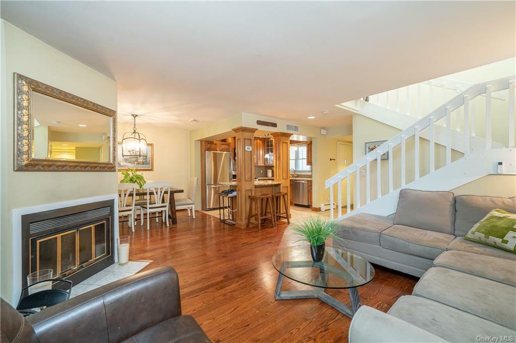 Property Photo:  6 Brooke Club Drive 2  NY 10562 