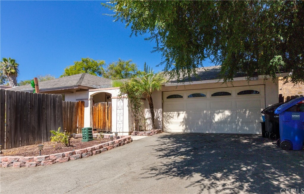 Property Photo:  31070 Camino Del Este  CA 92591 