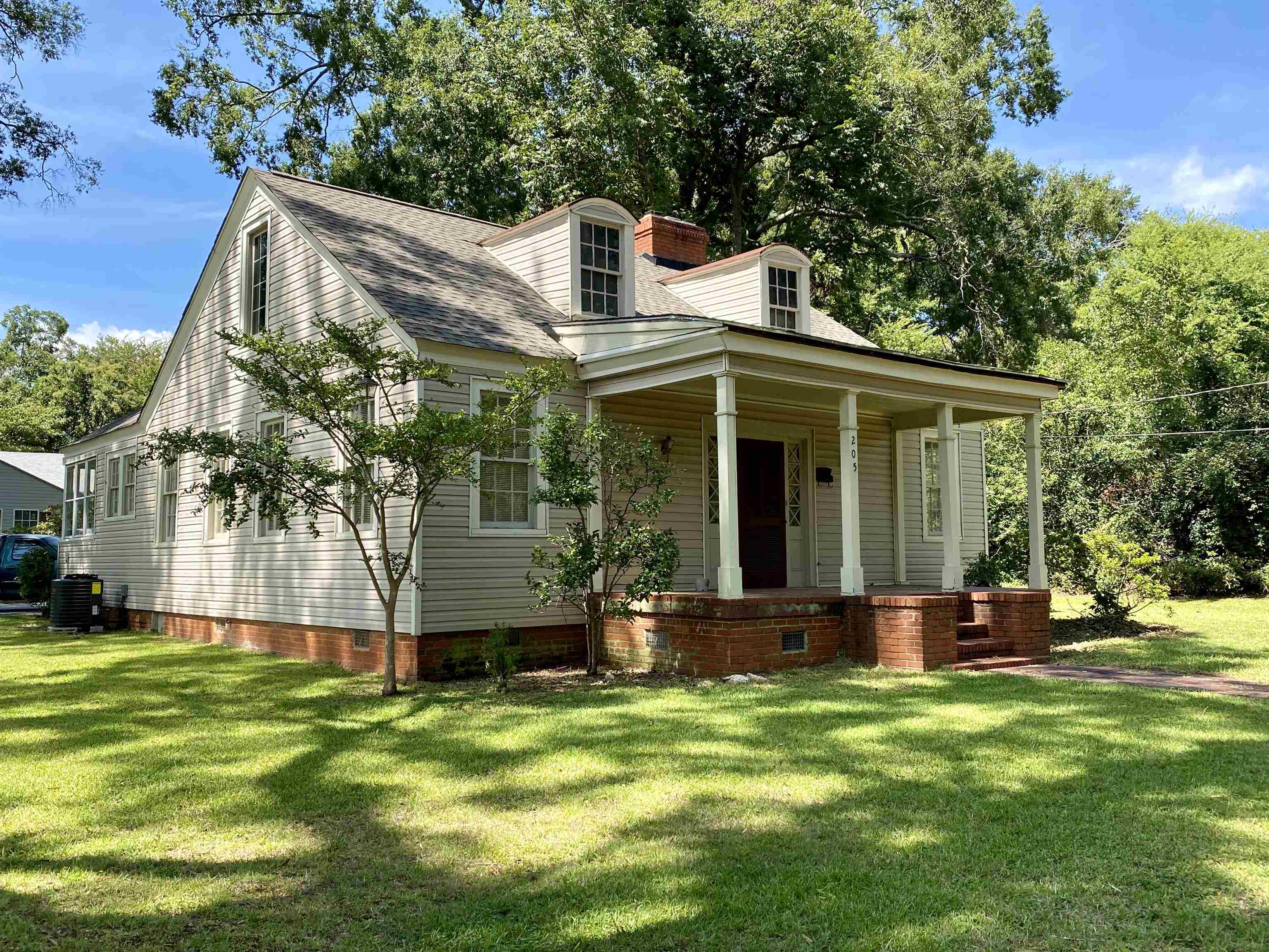 Property Photo:  205 S Walnut Street  GA 30642 