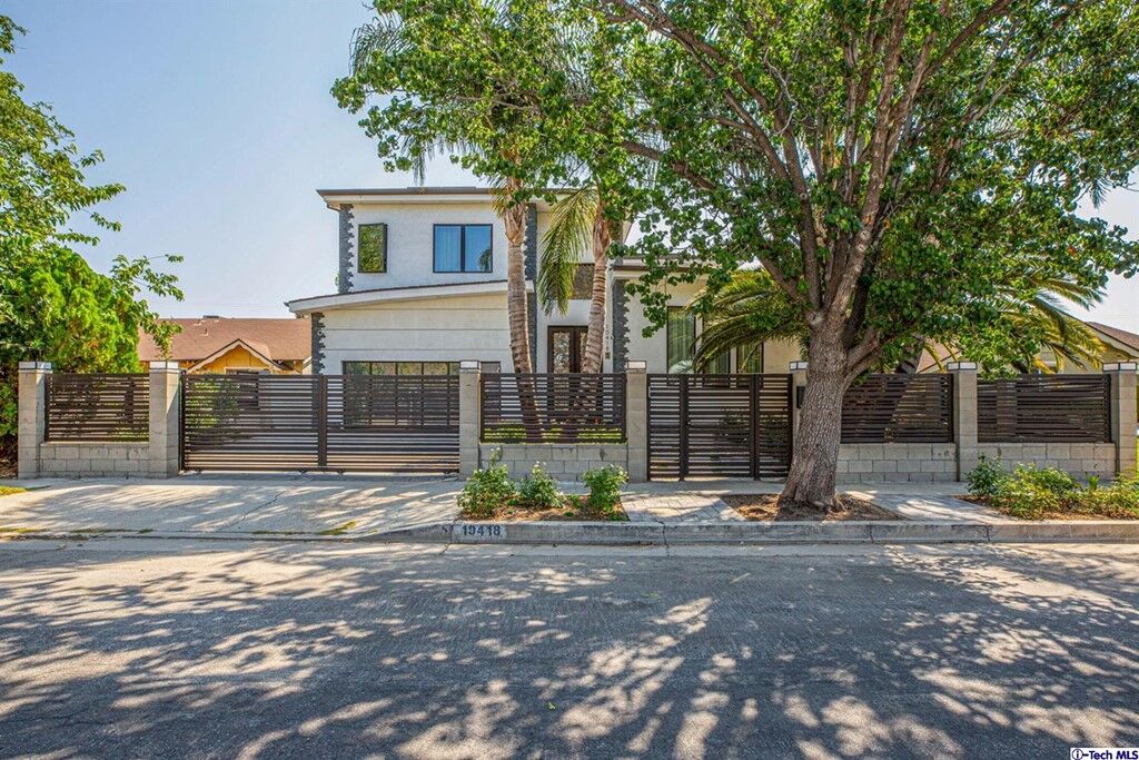 Property Photo: 10418 Rubio Ave Avenue CA 91344