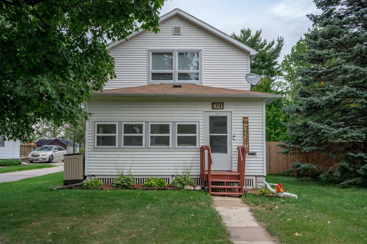 Property Photo:  421 West State St  WI 53948 