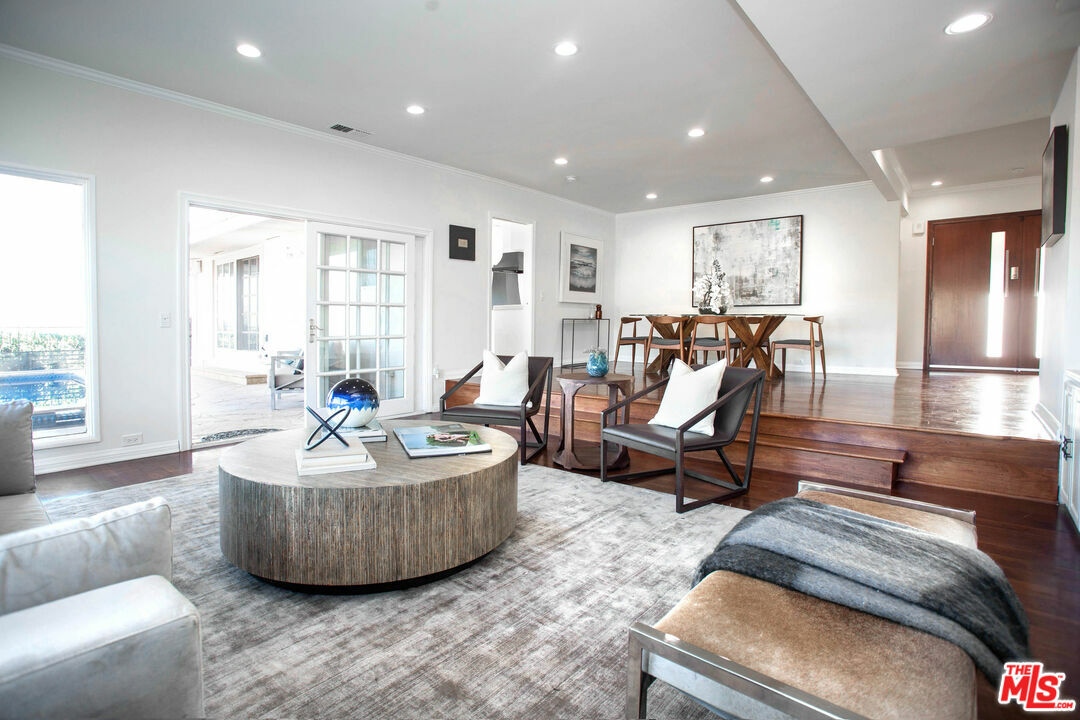 Property Photo: 1378 Casiano Rd CA 90049