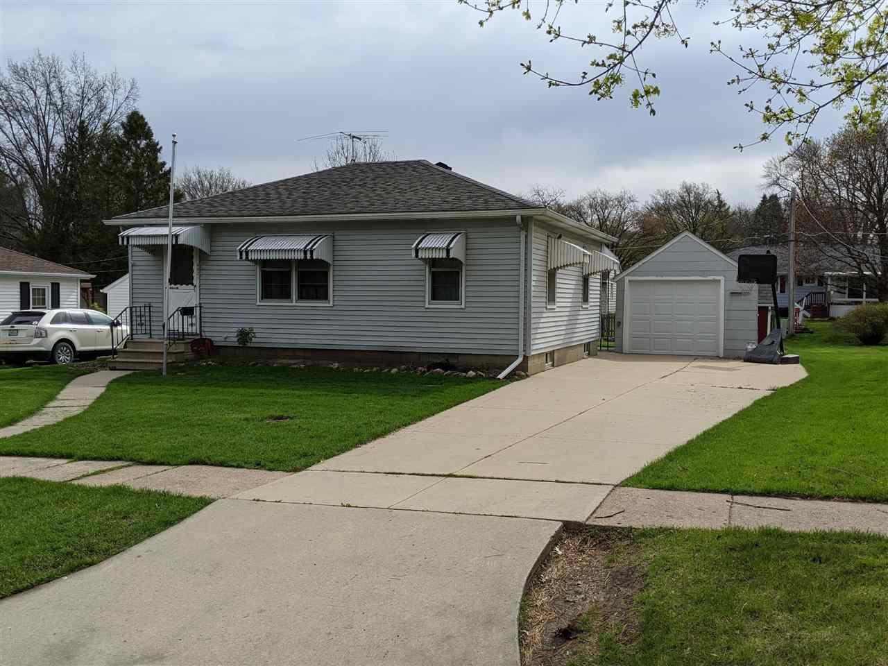 Property Photo: 602 Pine Street IA 50669