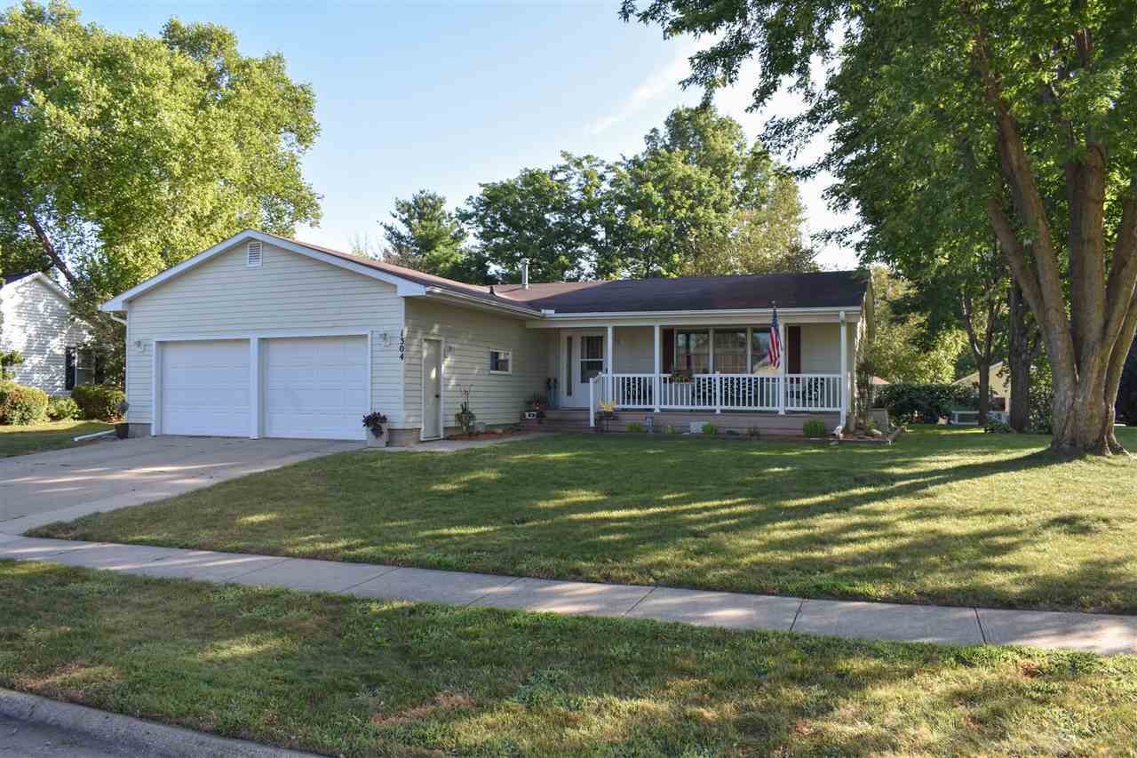 Property Photo:  1304 Park Avenue  IA 50677 