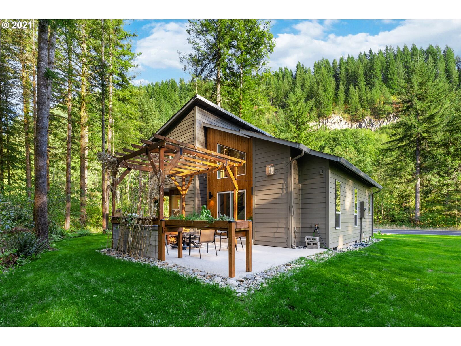Property Photo:  16661 Washougal River Rd  WA 98671 