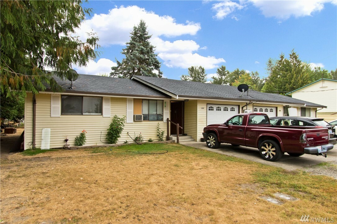 Property Photo:  386 Pearl St  WA 98321 