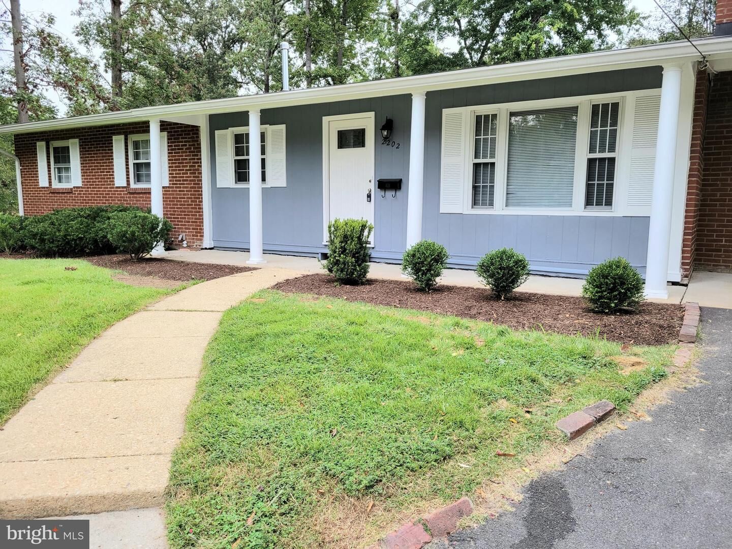 Property Photo: 2202 Kilt Court VA 22308
