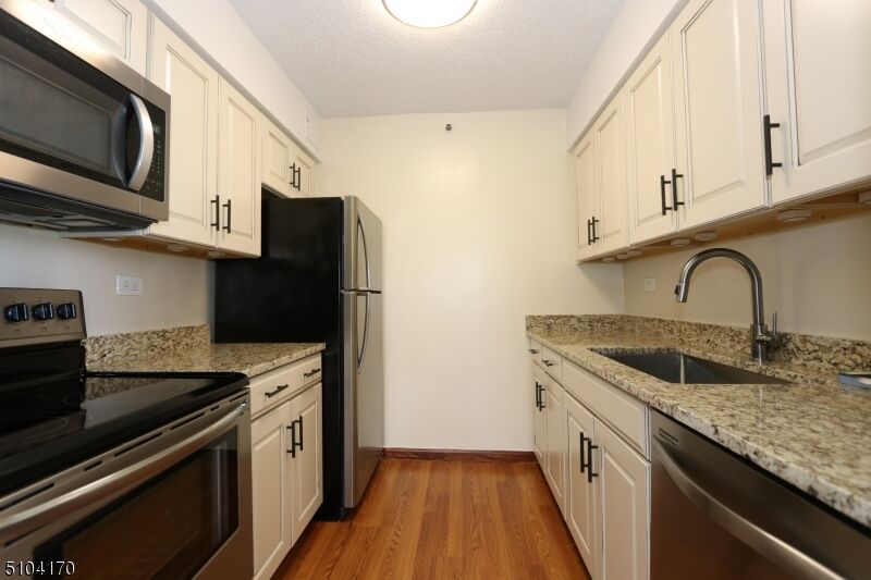 Property Photo: 300 Main St 910 NJ 07424