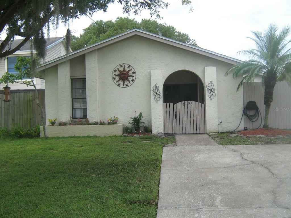 Property Photo:  5106 Redwillow Court  FL 33624 