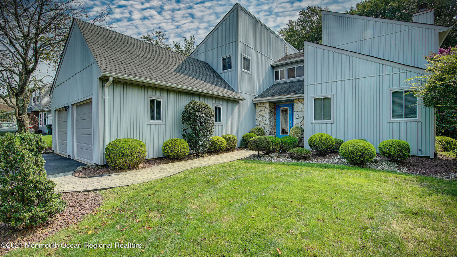 Property Photo:  9 Forge Court  NJ 07746 