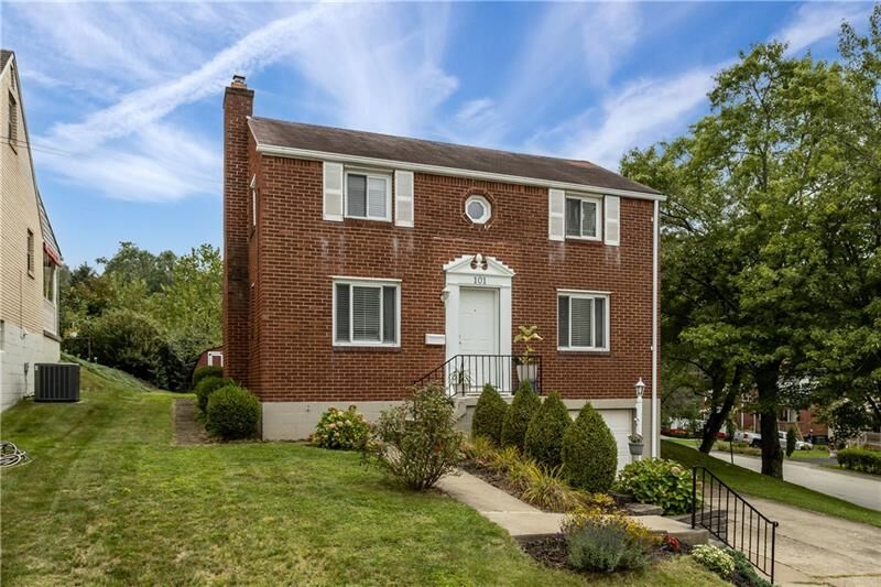 Property Photo:  101 Parkwood Dr  PA 15147 