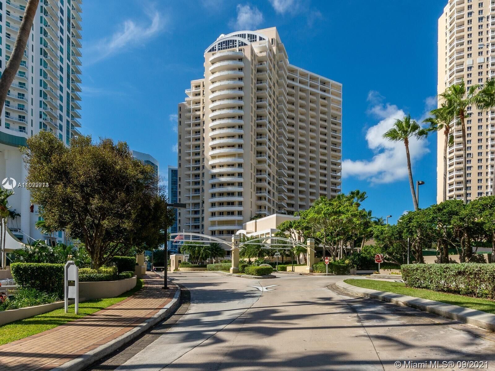 Property Photo:  888 Brickell Key Dr 802  FL 33131 