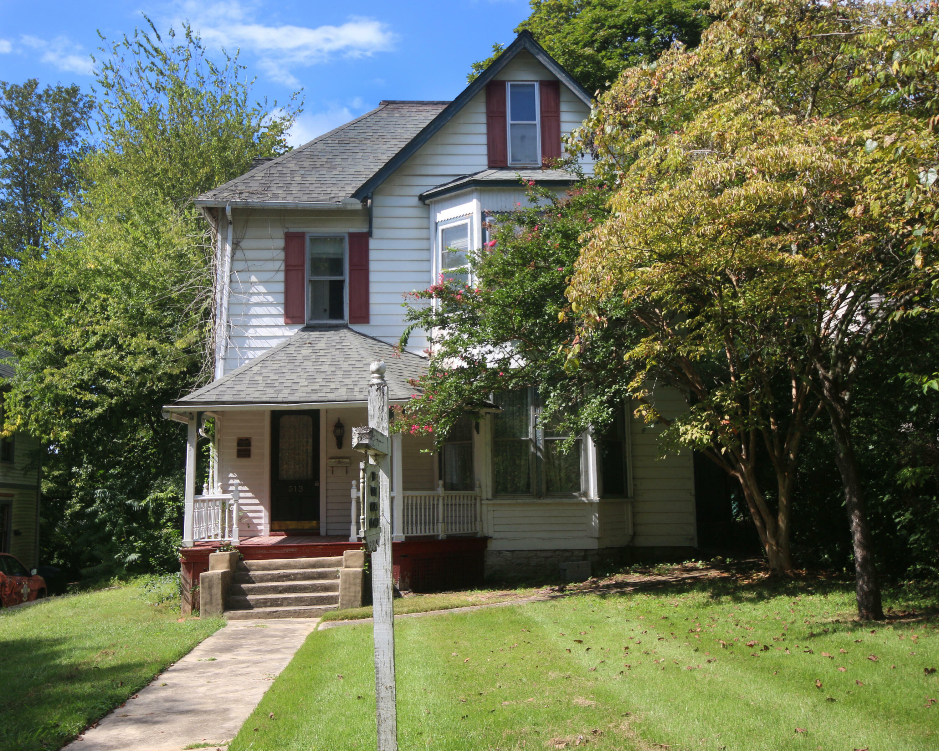 Property Photo:  513 Cumberland St  TN 37748 