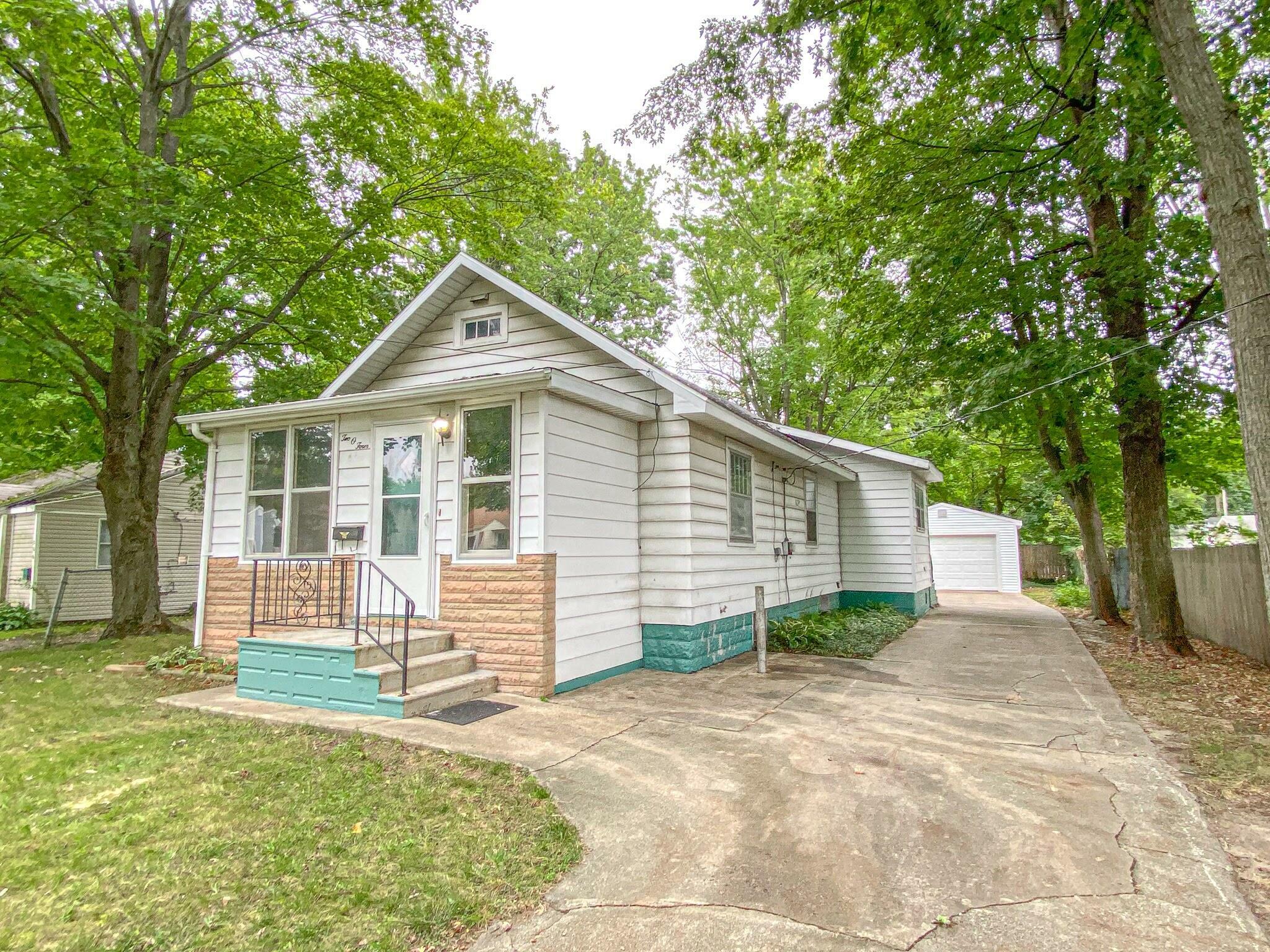 Property Photo:  204 Haines Street  MI 49047 