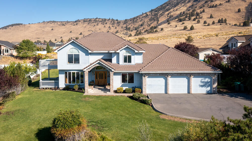 Property Photo: 5749 Basin View Drive OR 97603