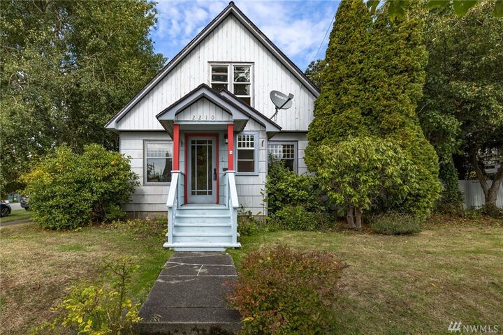 Property Photo:  2210 Washington St  WA 98225 