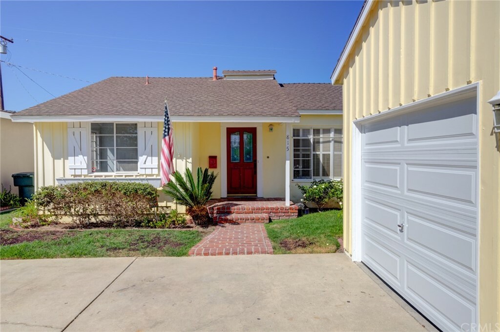 Property Photo:  815 Patronella Avenue  CA 90503 