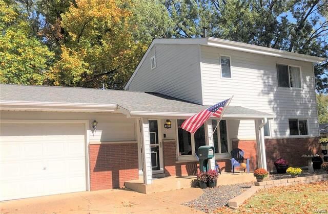 Property Photo:  885 Lilac Drive   63031 