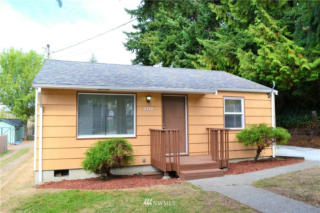 Property Photo:  2110 SW 104th Street  WA 98146 