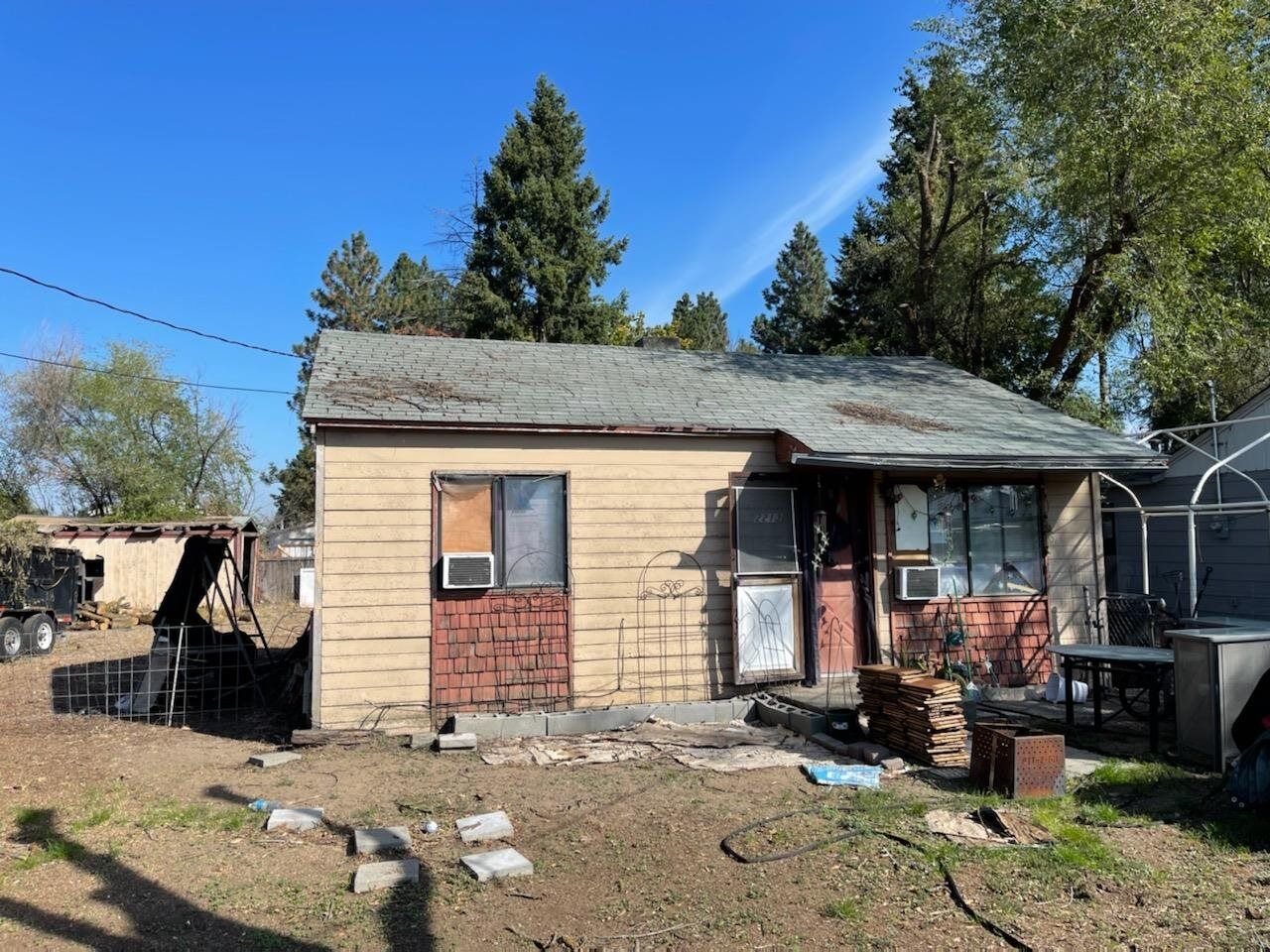 Property Photo: 2213 E Weile Ave WA 99217-7627