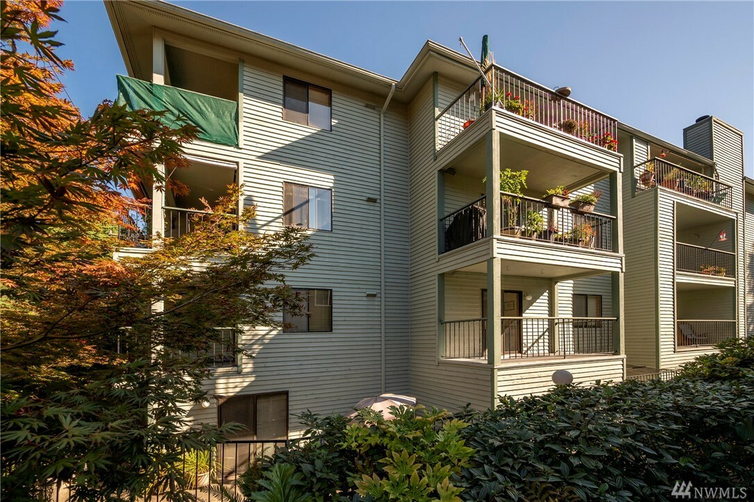 Property Photo: 3517 W Government Wy WA 98199
