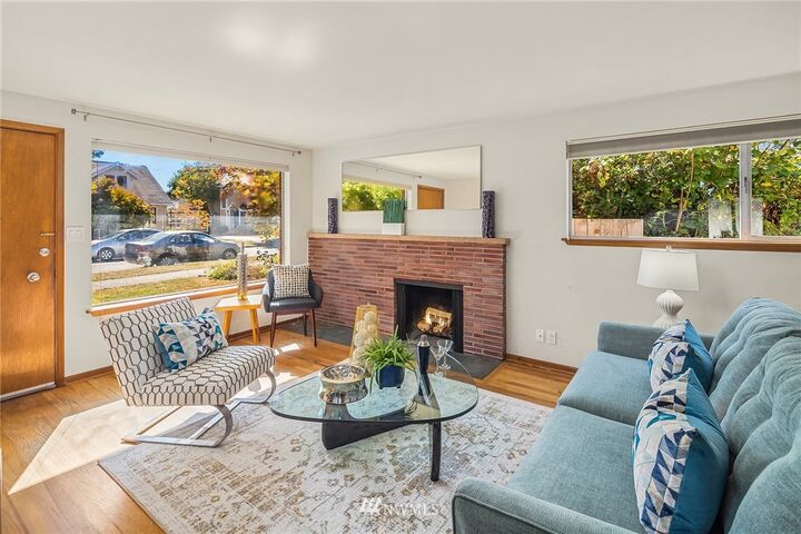 Property Photo: 526 N 77th St WA 98103