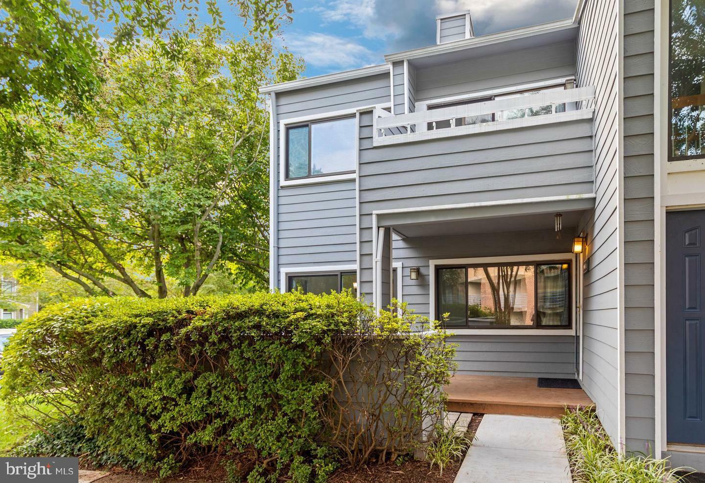 Property Photo: 1960 Villaridge Drive A 1960A VA 20191