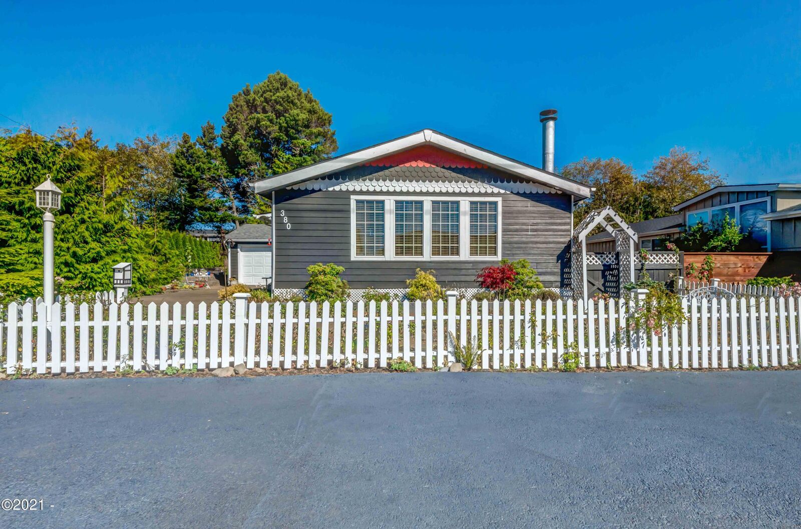 Property Photo:  380 SW Range Drive  OR 97394 