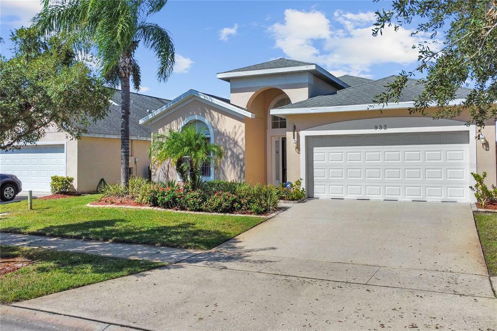 Property Photo:  932 Emerald Green Court  FL 34746 