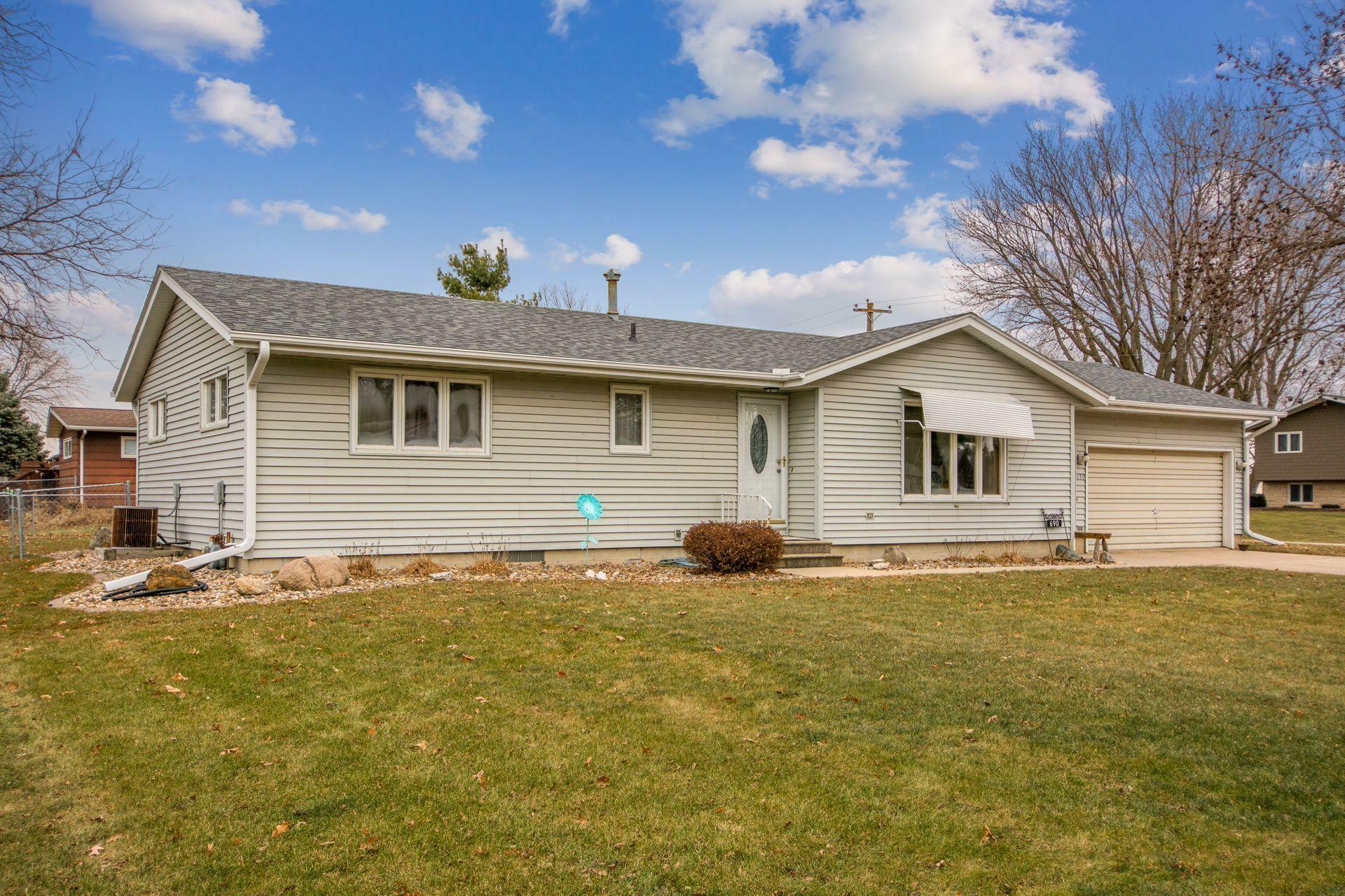 Property Photo:  690 Center Street  IA 50246 