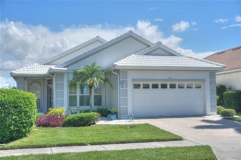 Property Photo: 812 Derbyshire Drive FL 34285