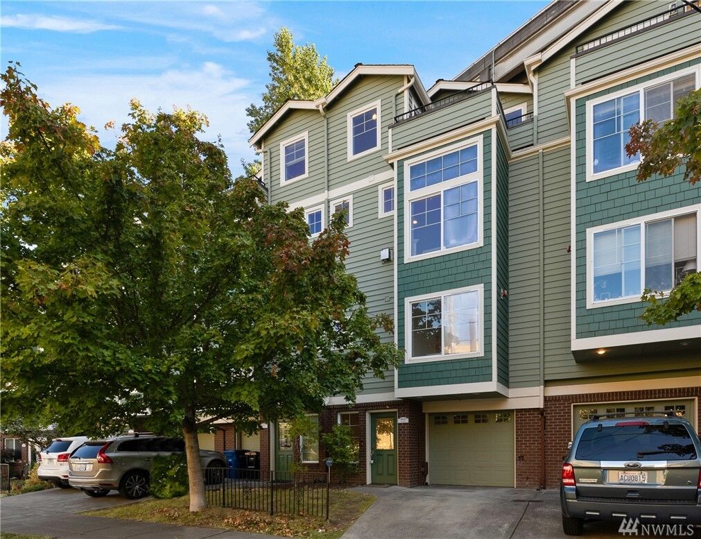 Property Photo:  1802 Franklin Ave E  WA 98102