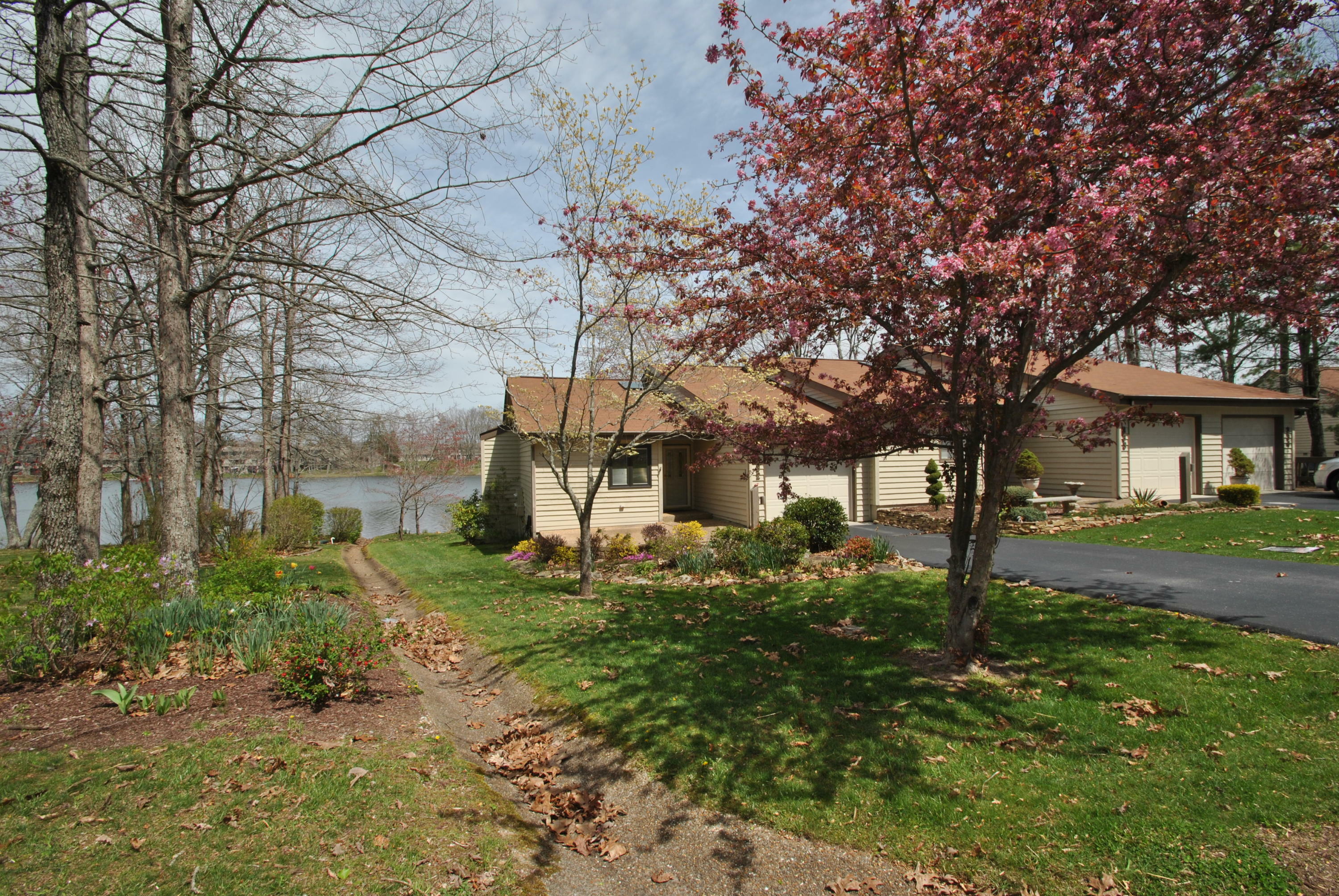 Property Photo:  332 Lake Catherine Circle  TN 38558 