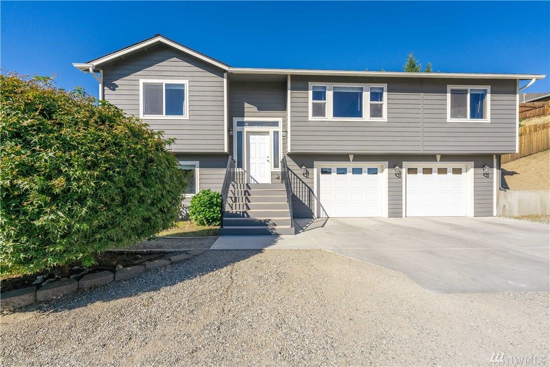 Property Photo:  1971 SE 4th St  WA 98802 