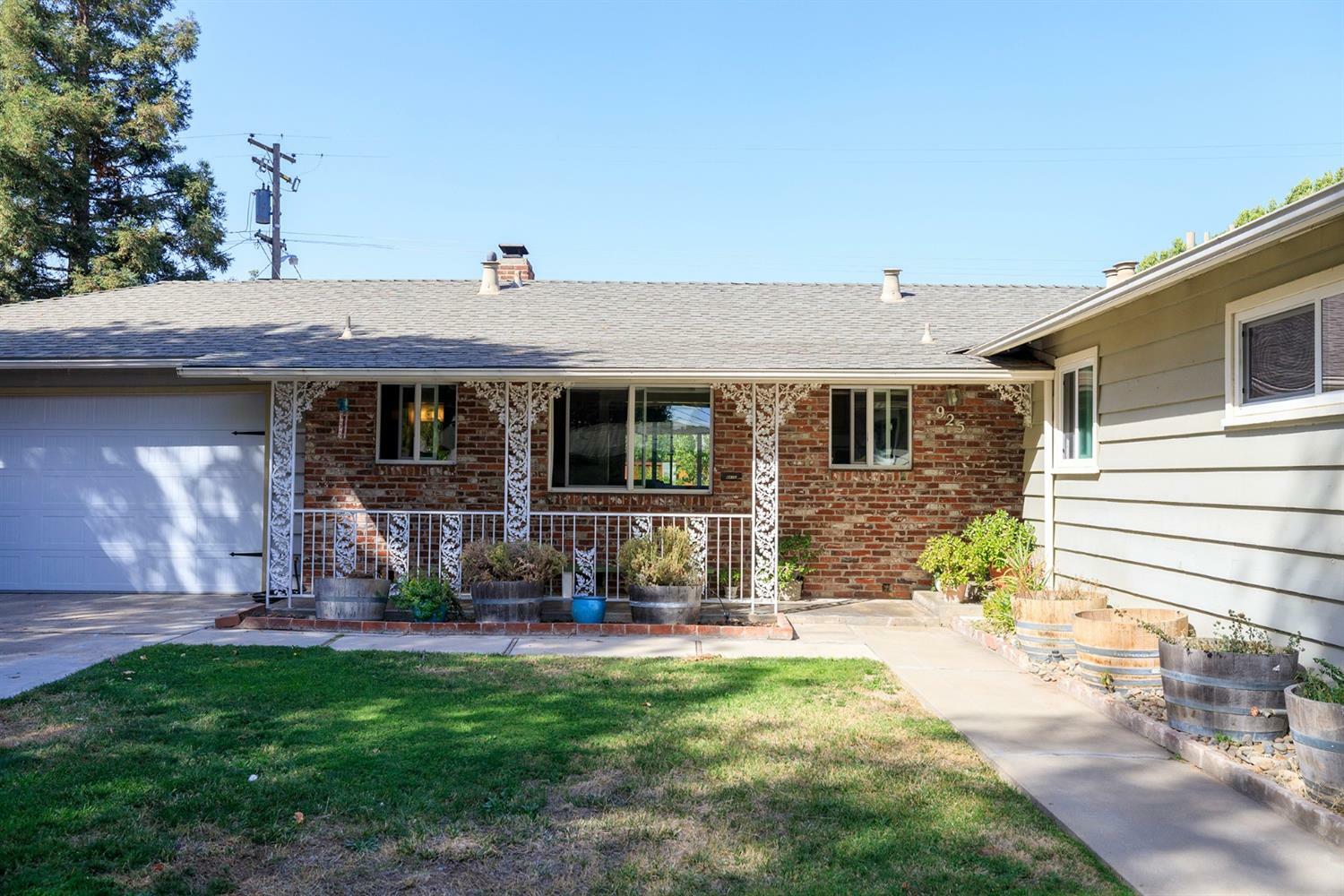 Property Photo:  925 Mount Vernon Drive  CA 95350 