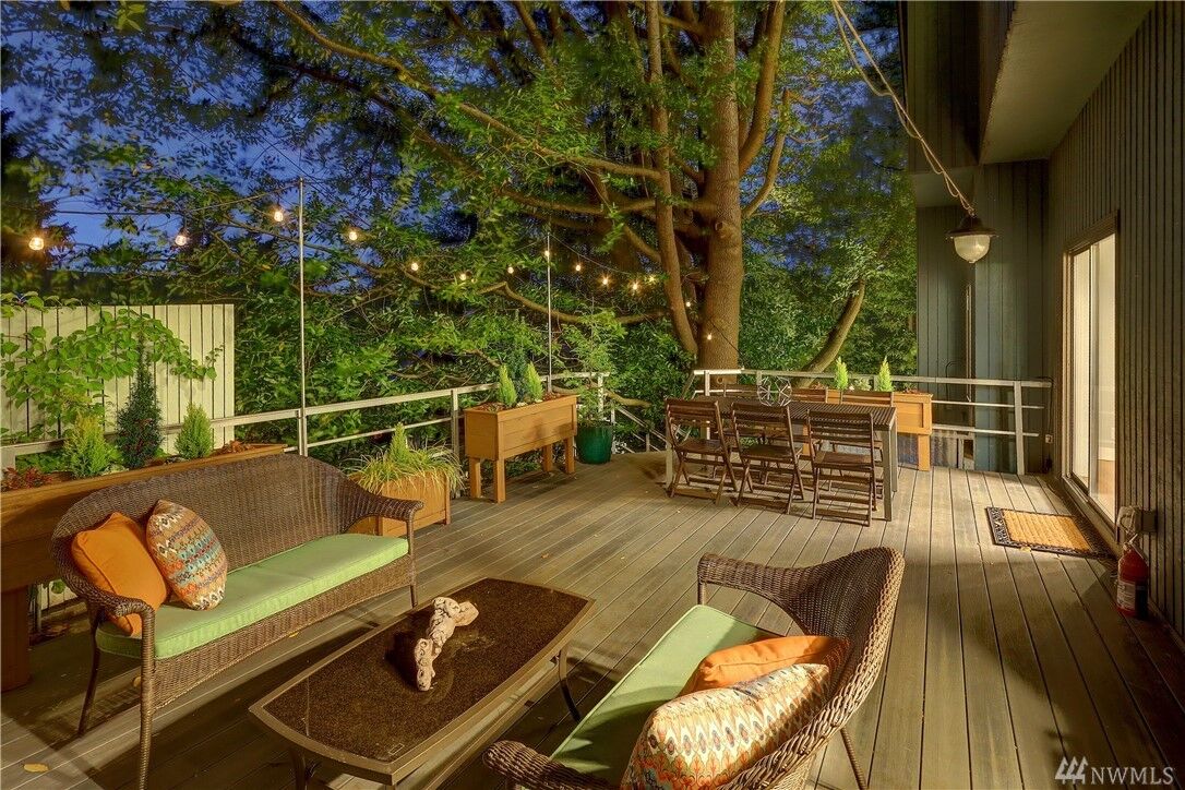 Property Photo: 3613 35th Ave W WA 98199