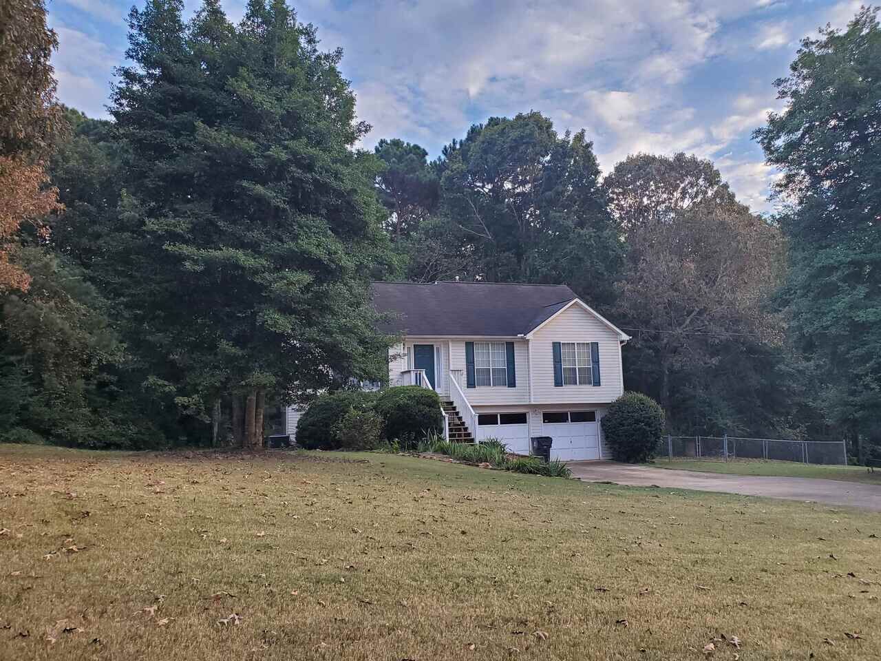 Property Photo: 407 Victoria Place Drive GA 30248