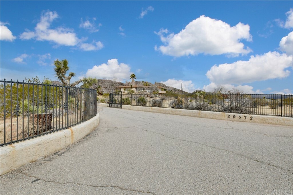 Property Photo:  20572 Rancherias Road  CA 92307 