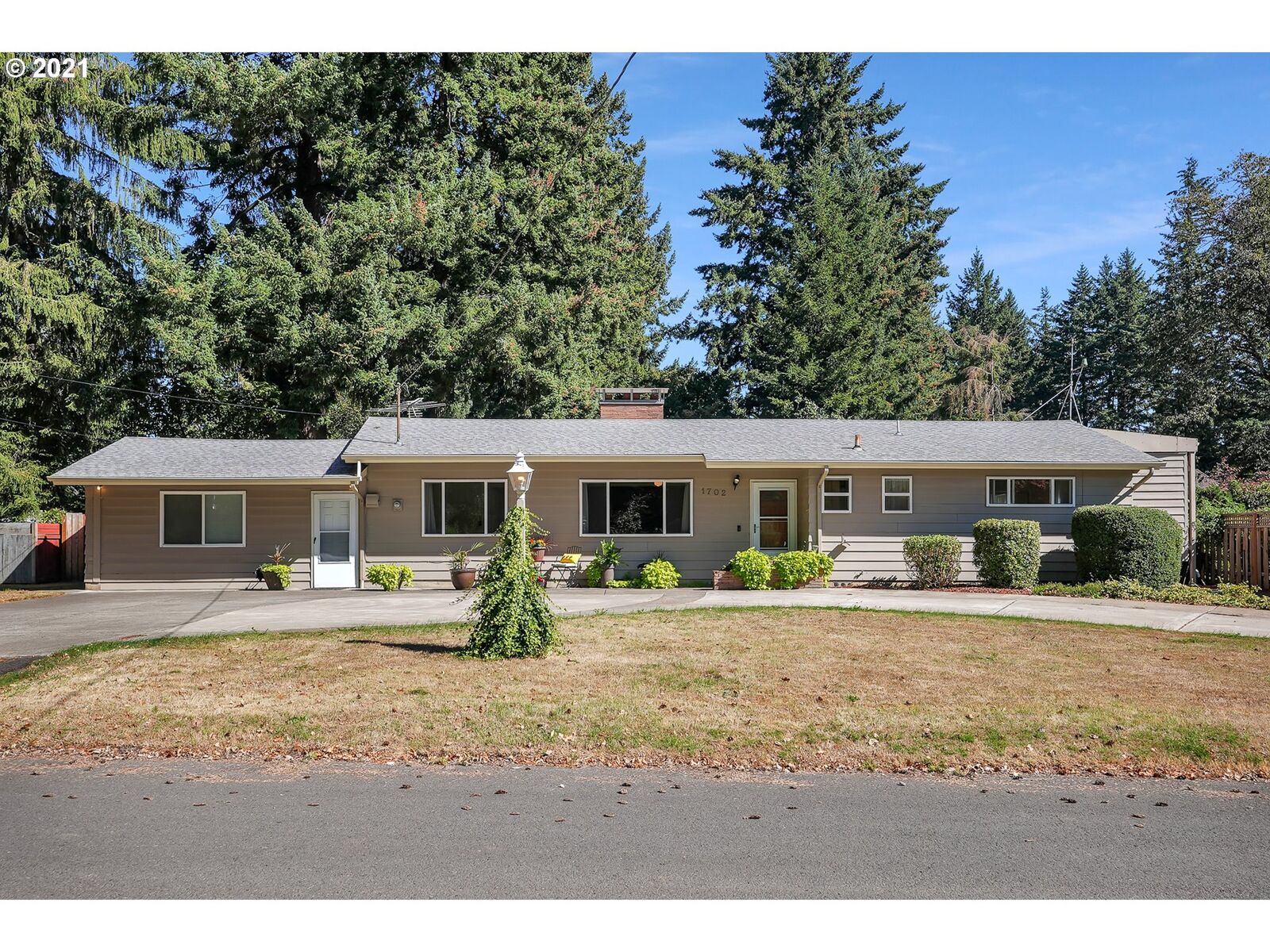 Property Photo:  1702 NE 140th Ave  OR 97230 