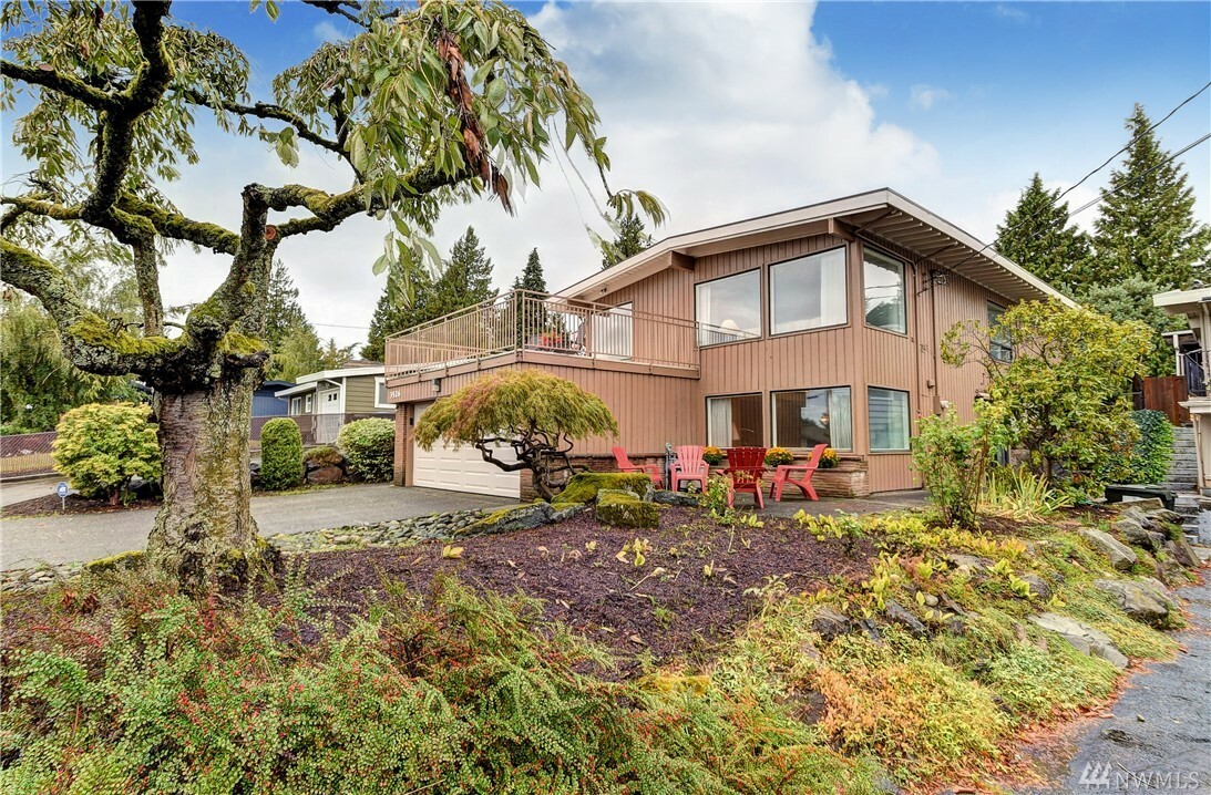 Property Photo:  3526 S 194th St  WA 98188 