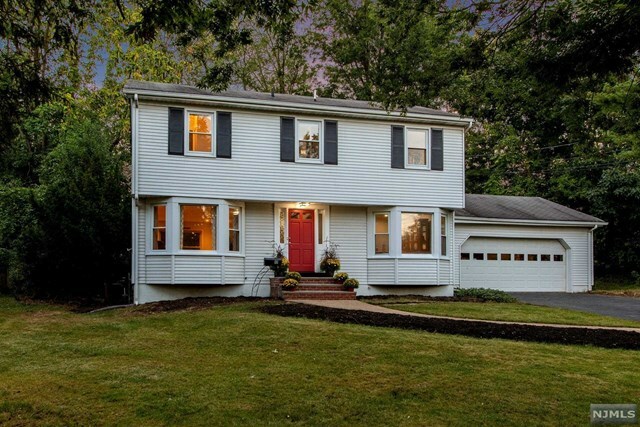 Property Photo:  10 East Brook Drive  NJ 07652 